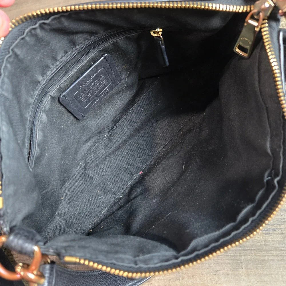Coach Black Pebbled Leather Shoulder Bag Purse Gold Hardware Y2K Vintage Classic